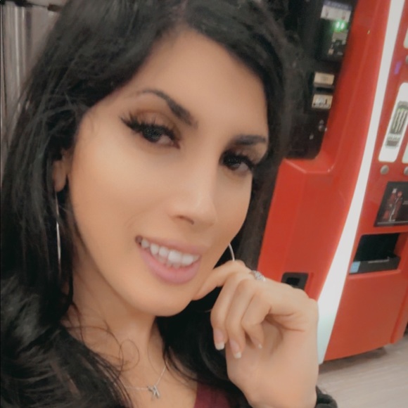 Meet your Posher, Krystal - Picture 1 of 1